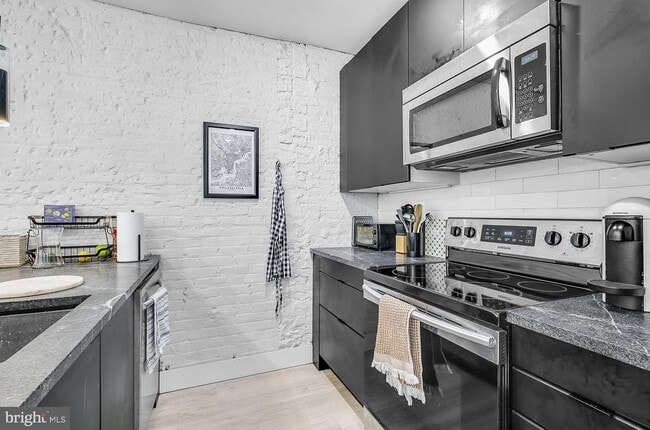 Building Photo - 2132 Pine St Unit 1R