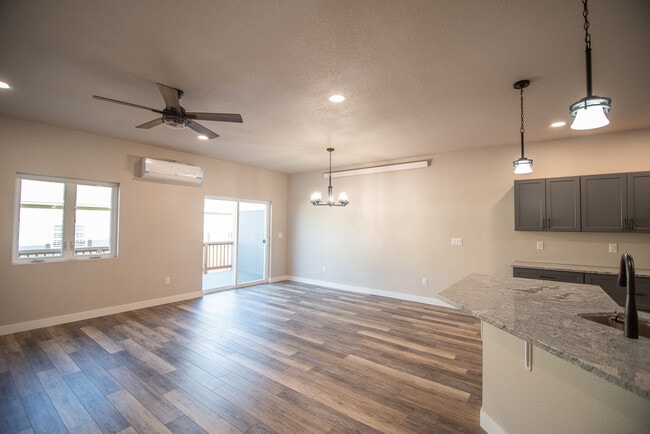 Photo - 4328 Beech Street