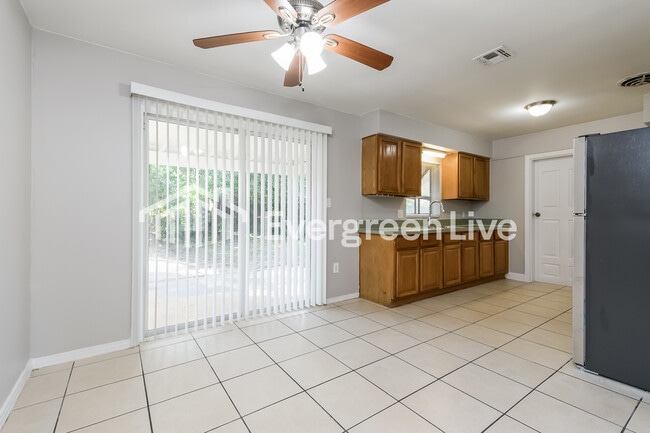 Photo - 2222 N Hastings St