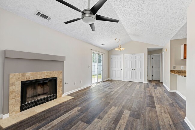 Photo - 2 bed/2 bath bungalow in the wonderful Bri...