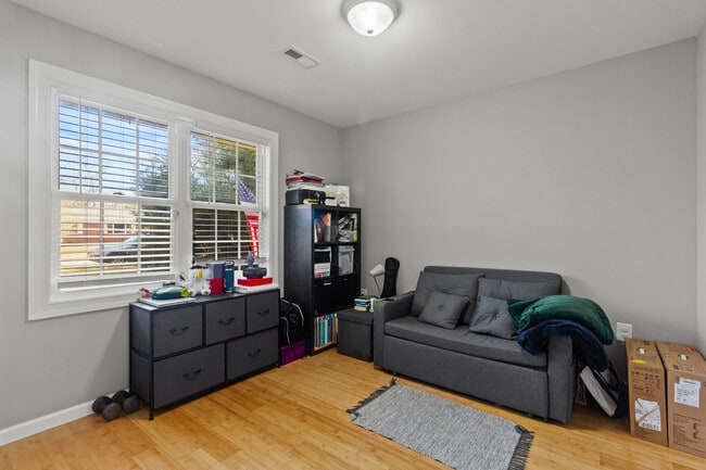 Photo - 1710 Charles St