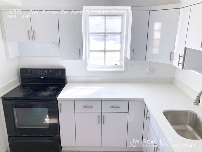 Photo - 4351 SW 24th St Unit 3