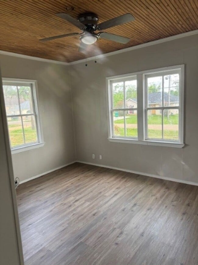 Photo - 408 E Michigan Ave