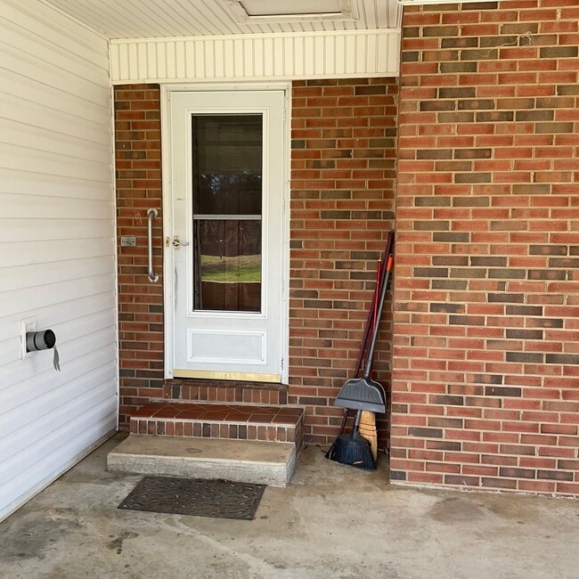 Photo - Brick Ranch Style home with 3 Bedrooms, 2.5 Baths