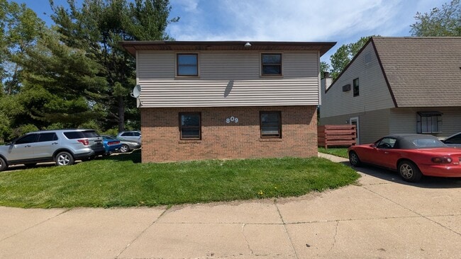 Building Photo - MN Cedar Village (809) Unit Apt C (Loft)