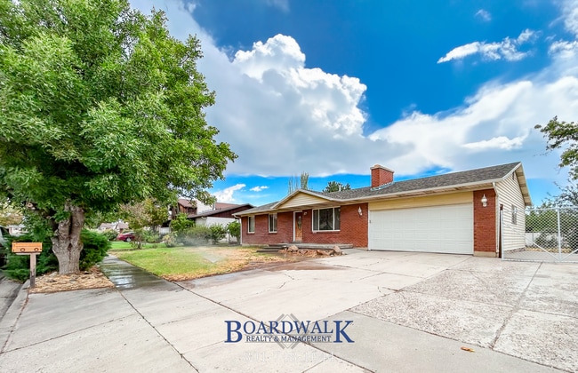 Building Photo - Great 5 Bed Now Available in Riverton Rental