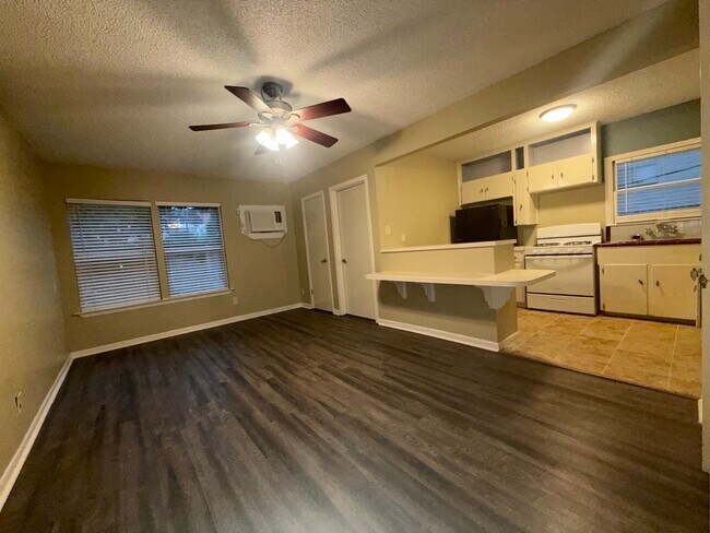 Photo - 709 W 26th St Unit 4