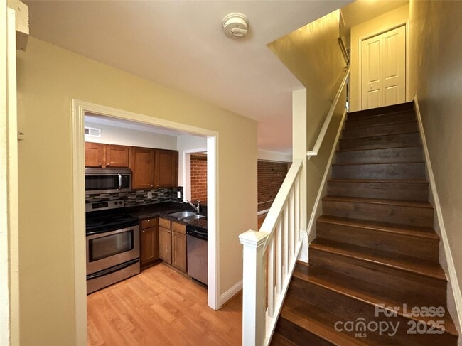 Photo - 1207 Green Oaks Ln