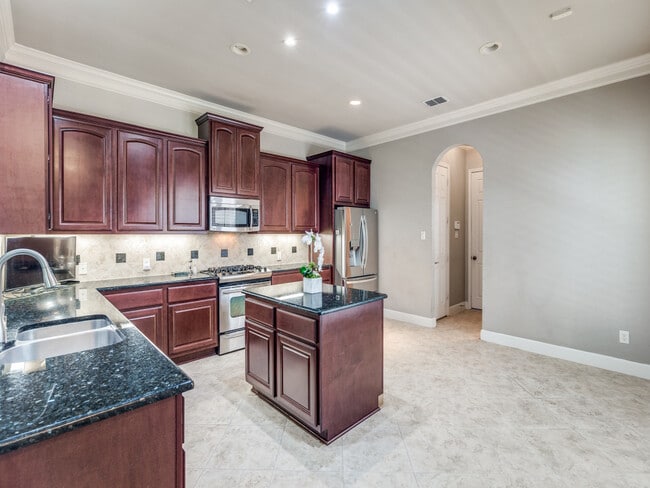 Building Photo - 4523 W University Blvd Rental