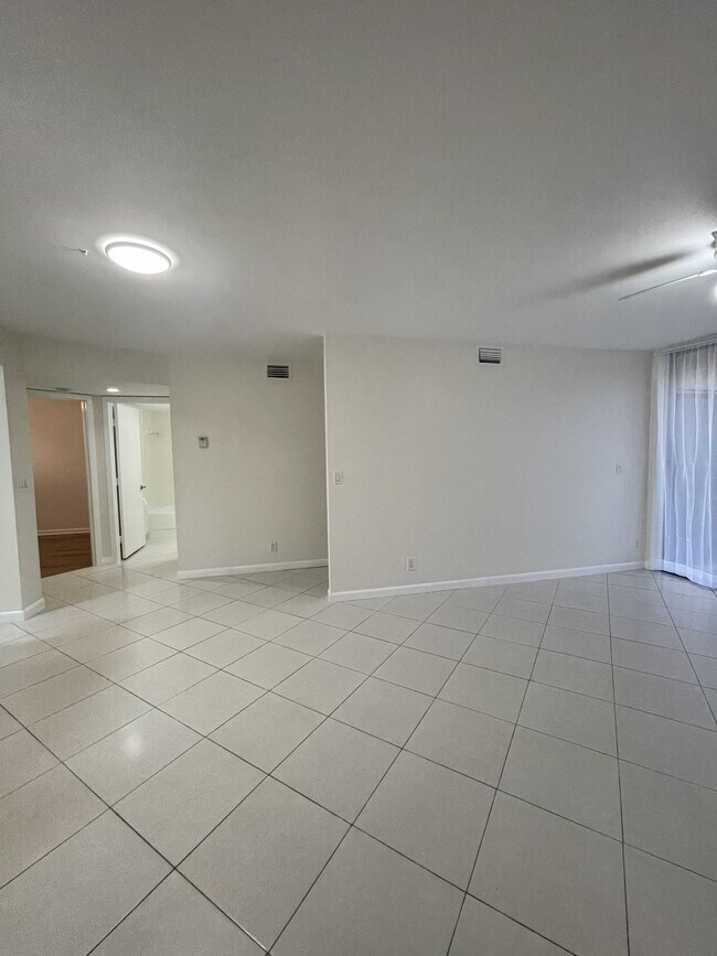 Photo - 5661 Riverside Dr Unidad 101B7