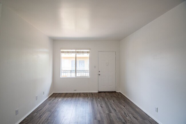 Photo - 4565 Hazeltine Ave Unit 207