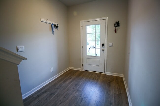 Photo - 220 Dale Mires Ln