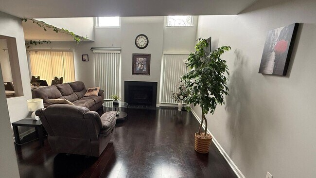 Photo - 735 Hamilton Ct