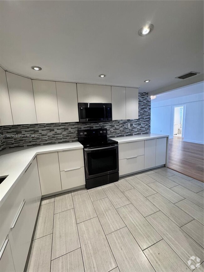 Building Photo - 1470 NE 125th Terrace Unit PH7 Rental