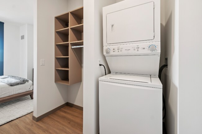 Photo - 554 S Damen Ave