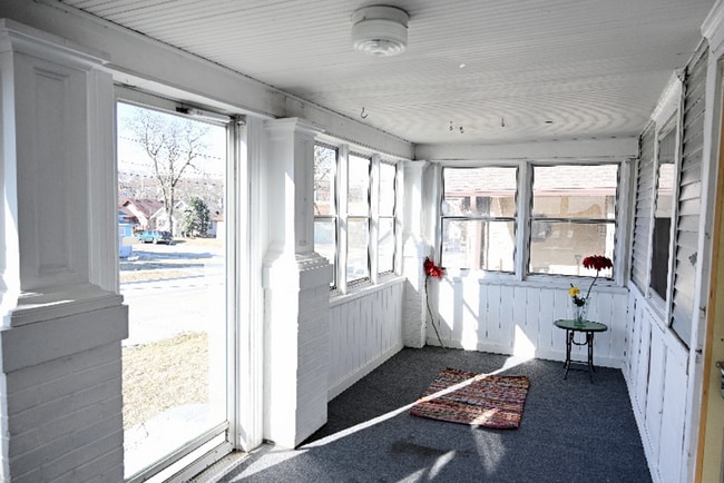 Photo - Cozy 2 bed with Stylish Mid Mod Feel