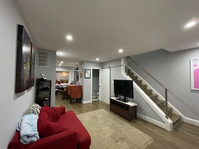 Photo - 1323 Dexter Terrace SE