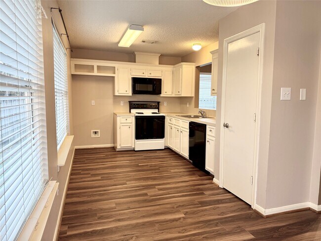 Photo - 4006 Hunnington Dr