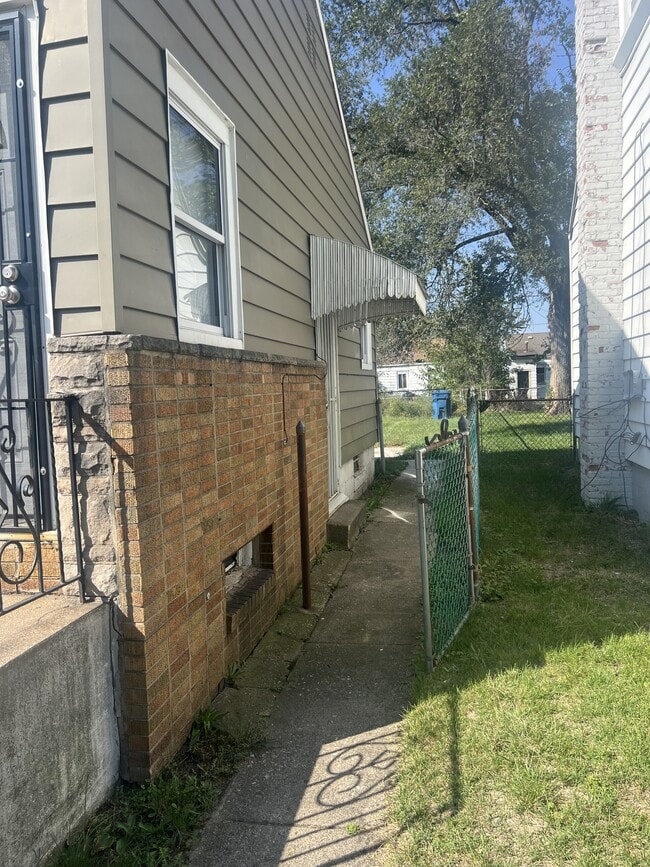 Photo - 2312 Monroe St