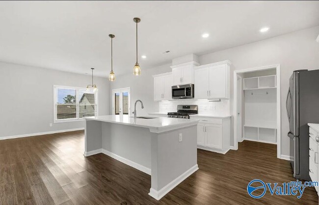 Photo - 203 Portrait St