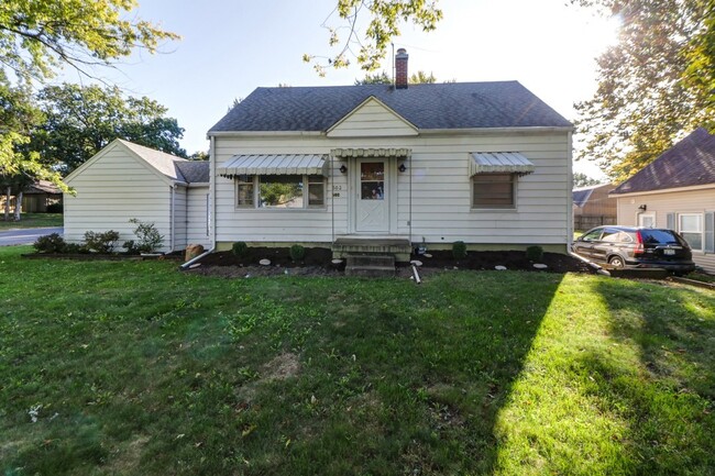 3 Bedroom house in Champaign-AVAILALBE Aug... - 3 Bedroom house in Champaign-AVAILALBE Aug...