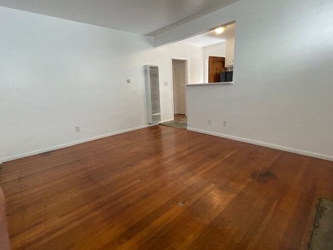 Photo - 1240-1246.5-12465 Tamarind Ave Unidad 1240 Tamarind Avenue