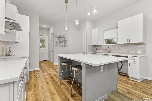 Building Photo - 505 Linden Ave