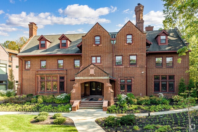 Exterior View - College Club Apartments