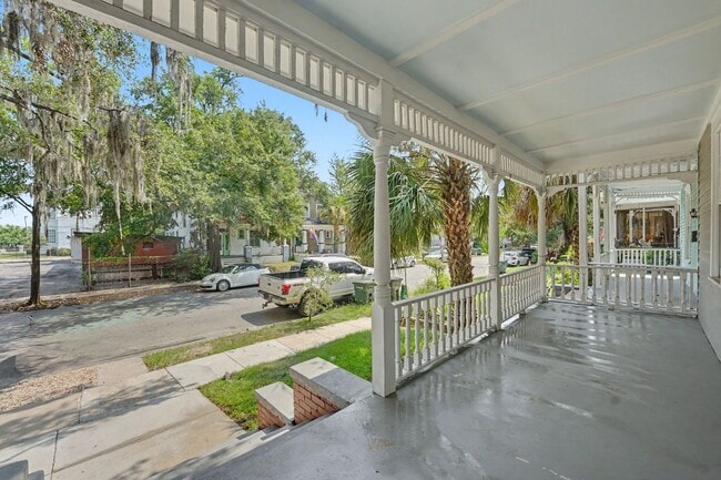 Photo - 311 W 39th St Unidad A - Downstairs