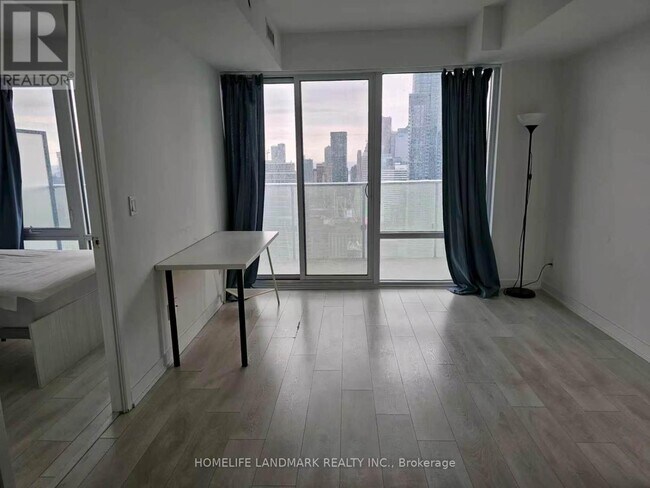 Photo - 501 Yonge St Unité 4010