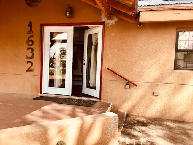 Photo - Central Location - 2 beds 1 bath