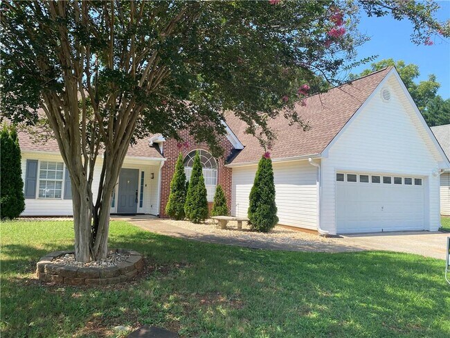 Photo - 900 Harbins View Dr