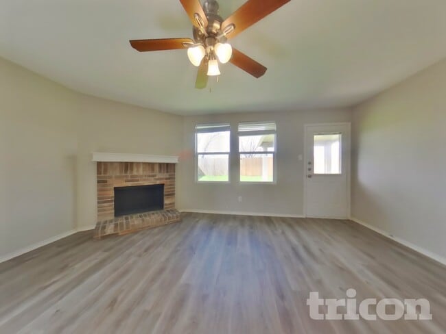 Photo - 16661 Woodside Dr