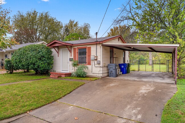 Photo - 820 Pecan Ave