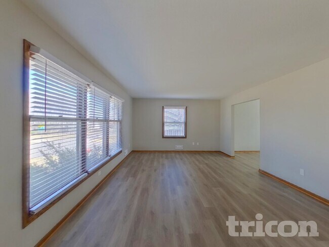 Photo - 3301 Skyview Dr