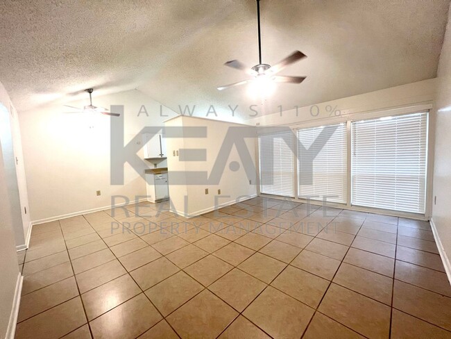 Photo - 803 Fox Run Ave Unidad 1