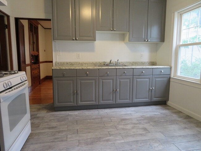 10-12-12 Fairlawn Ave Unit 1