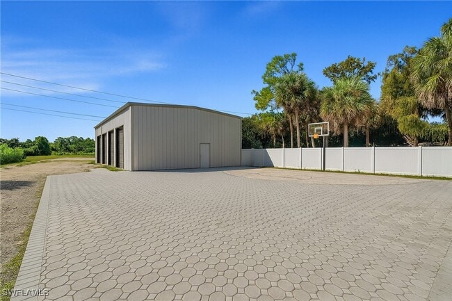 Photo - 6070 Lancewood Way