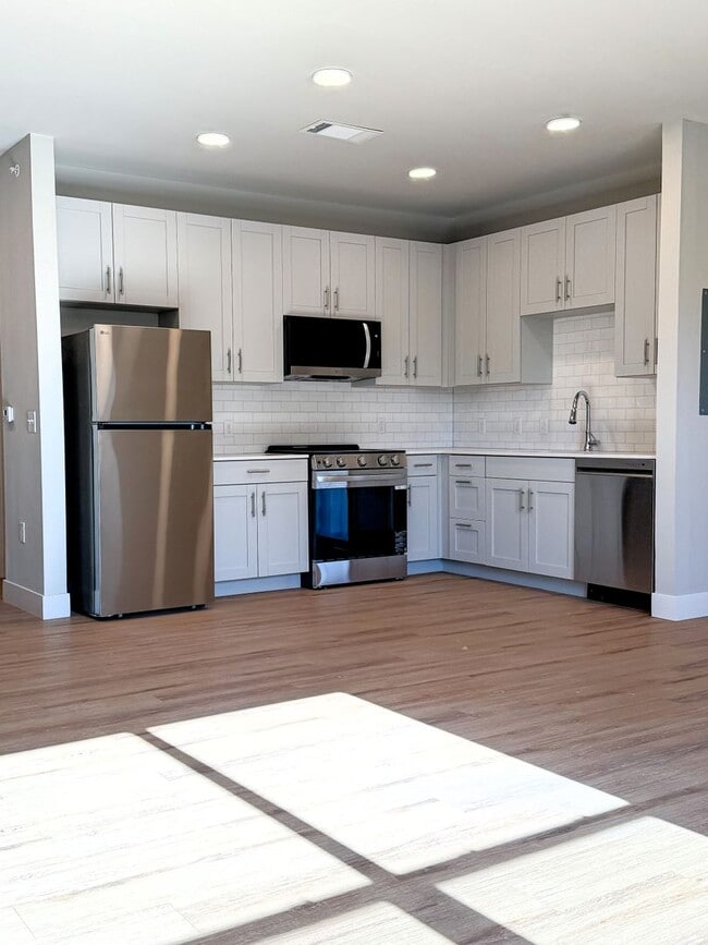 Photo - Junction at Fayetteville