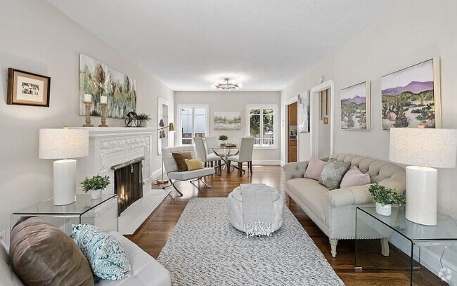 Building Photo - NO HOA!!!  This 1 bedroom 1 bathroom split... Rental