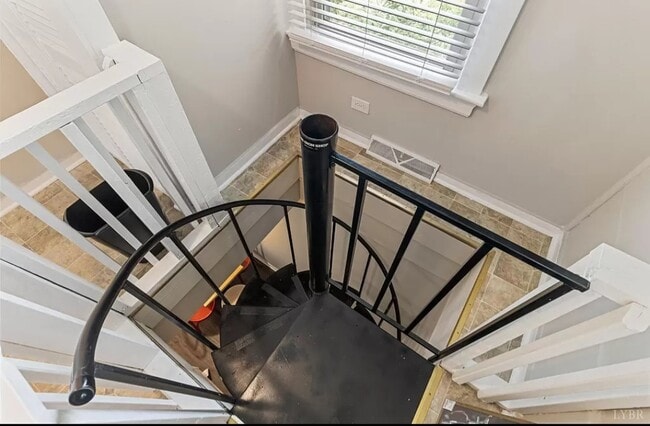 Building Photo - 139 Breckenbridge St