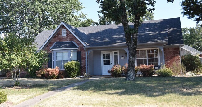 Photo - 3900 Bristol Ln