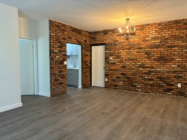 Photo - 15250 NE 8th Ave