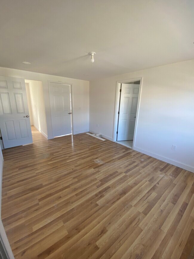 Living Room Open space - 201 Darwin Ave Unit A