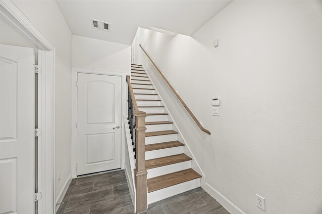 Photo - 719 Leverkuhn St