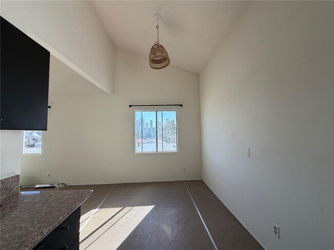 Photo - 911 N Beaudry Ave