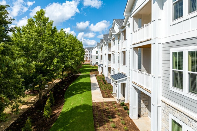 Building Photo - Madison Ridge