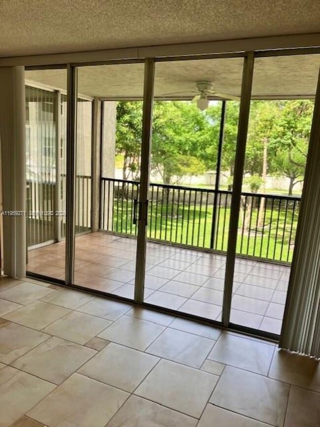 Photo - 3910 Inverrary Blvd