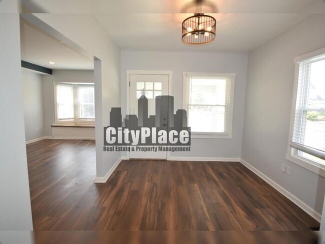 Photo - 750 Cottage Ave