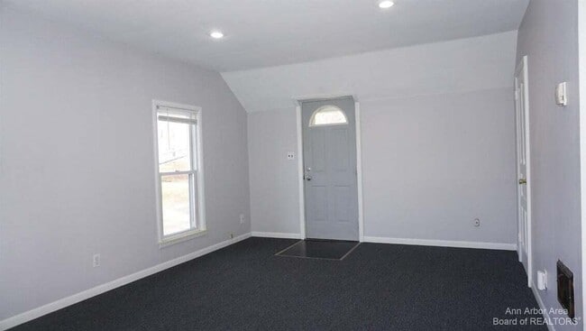 Photo - 207 W Henry St Unidad 2